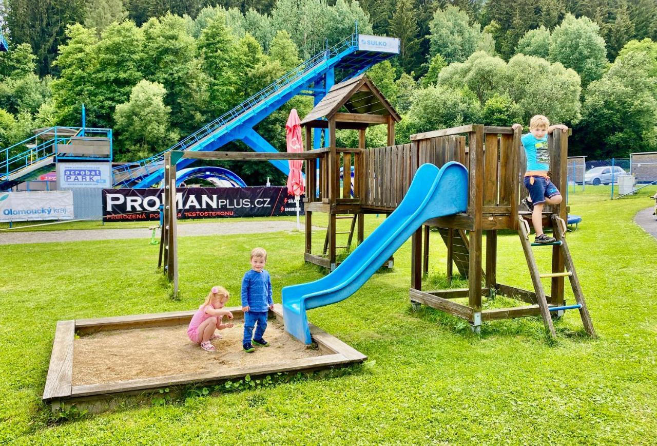 Penzion Acrobat Park Štíty Eksteriør bilde